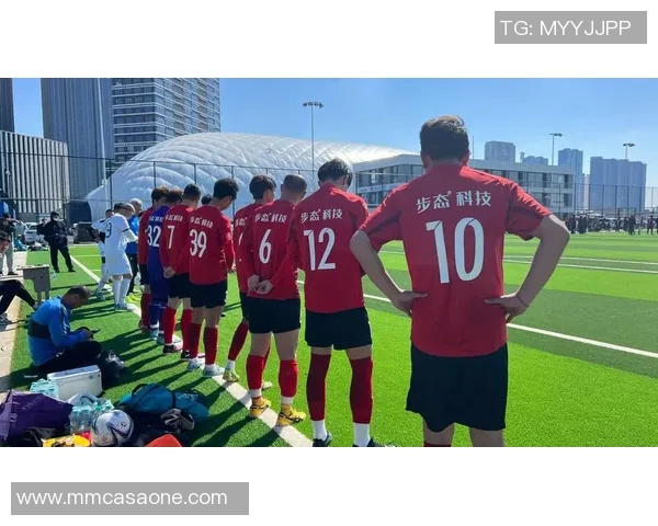 外号小豌豆的足球明星如何在绿茵场上书写传奇人生