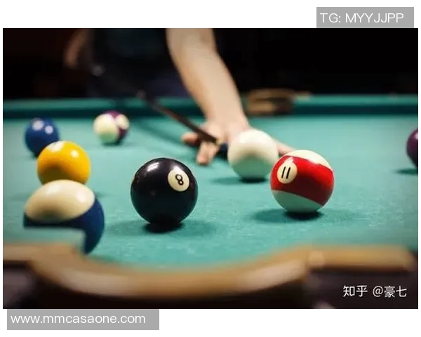 足球明星挑战德州扑克精彩对决视频分享与分析