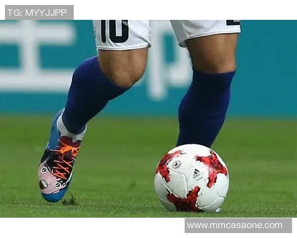 足球明星特维斯的传奇人生与职业生涯回顾及其对足球的影响