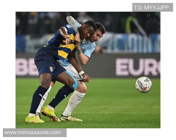 矮后腰足球明星盘点他们的技术与风格如何影响比赛表现